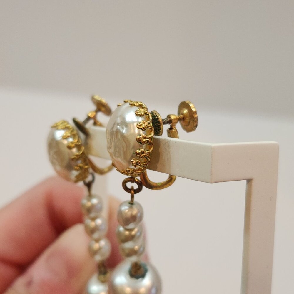 Vintage Signed Miriam Haskell Baroque Faux Pearl Dangle Drop Screw Back Clip Ear - Picture 2 of 6